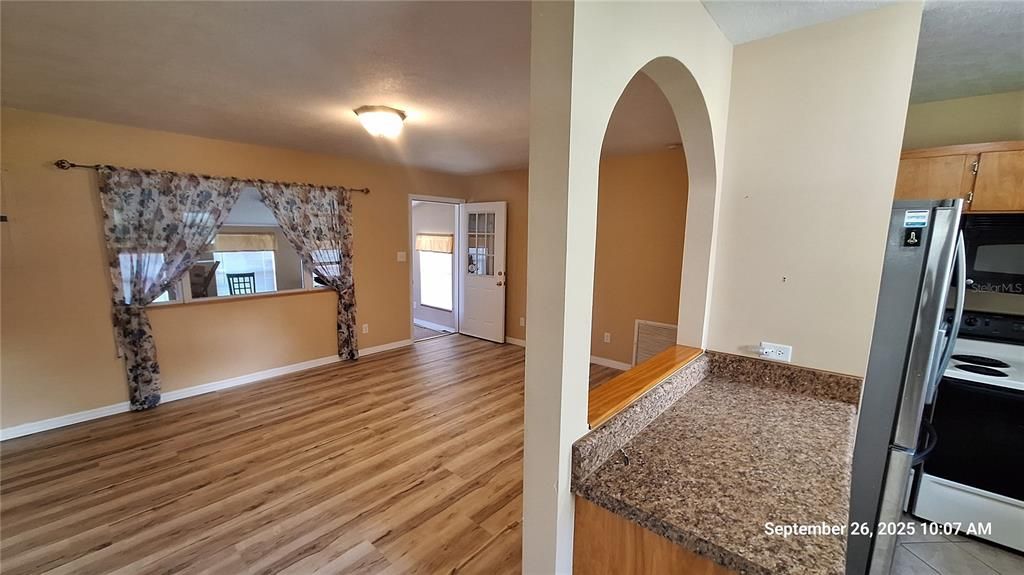 Active With Contract: $185,000 (3 beds, 1 baths, 1286 Square Feet)