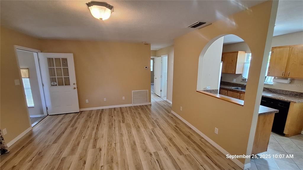 Active With Contract: $185,000 (3 beds, 1 baths, 1286 Square Feet)