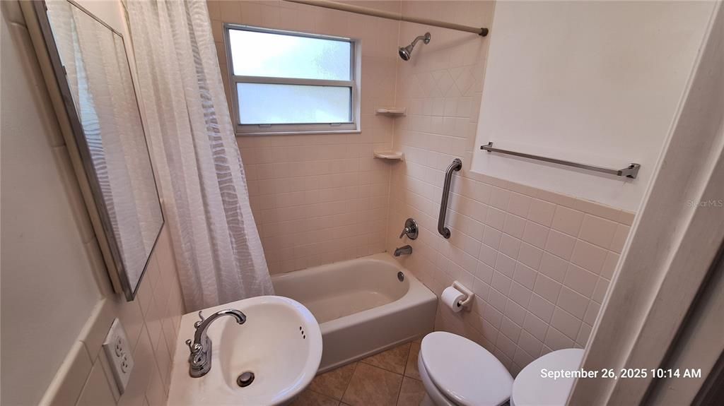 Active With Contract: $185,000 (3 beds, 1 baths, 1286 Square Feet)