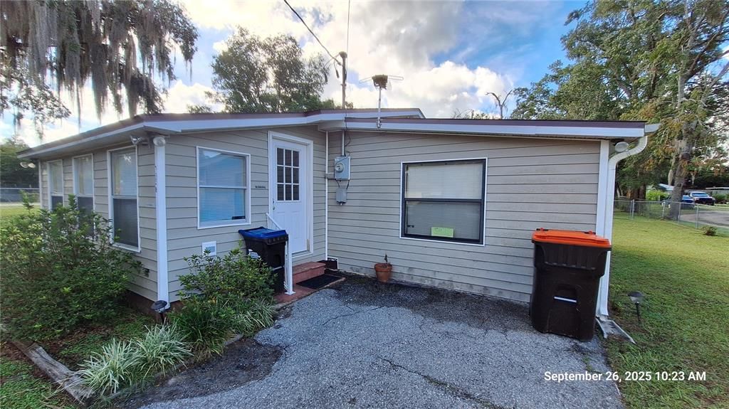 Active With Contract: $185,000 (3 beds, 1 baths, 1286 Square Feet)