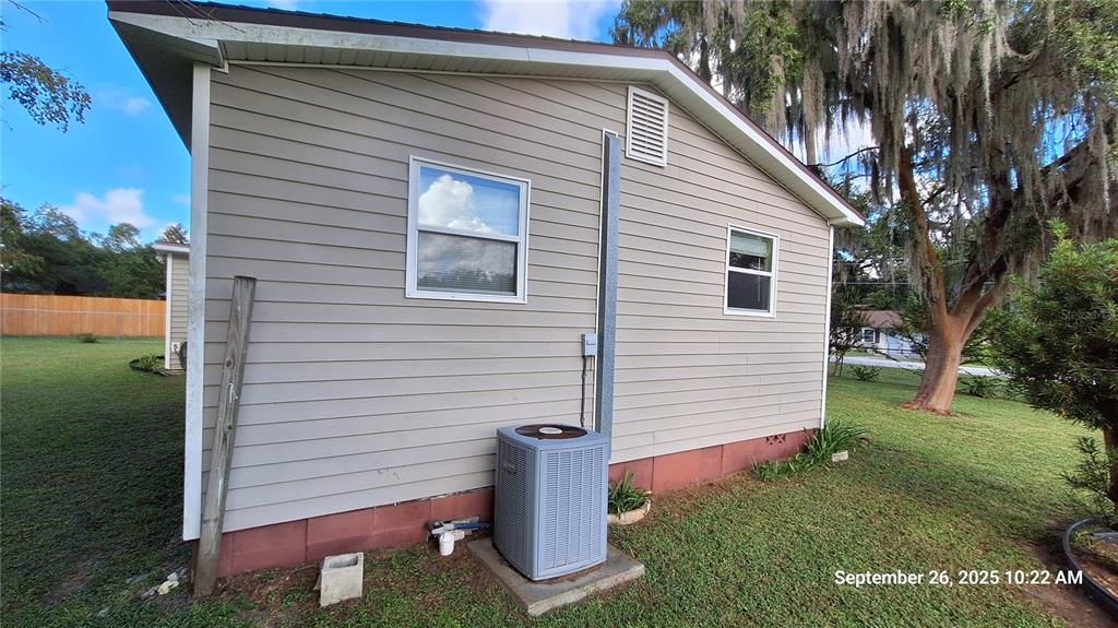 Active With Contract: $185,000 (3 beds, 1 baths, 1286 Square Feet)