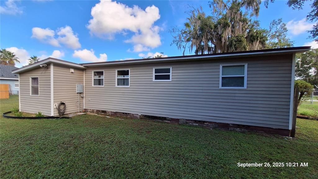 Active With Contract: $185,000 (3 beds, 1 baths, 1286 Square Feet)