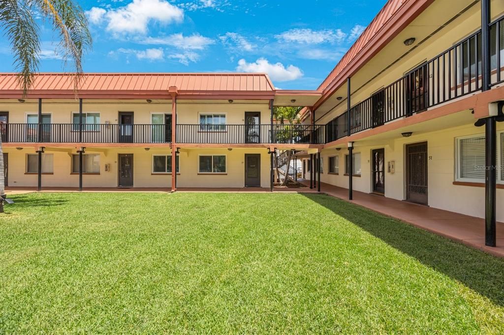 For Sale: $239,000 (2 beds, 2 baths, 840 Square Feet)