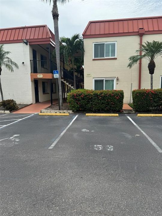 For Sale: $239,000 (2 beds, 2 baths, 840 Square Feet)