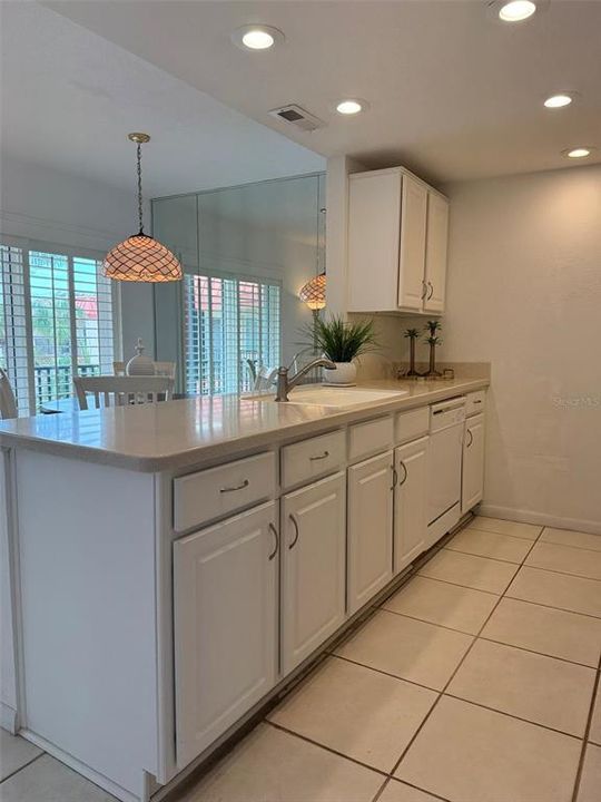 For Sale: $239,000 (2 beds, 2 baths, 840 Square Feet)