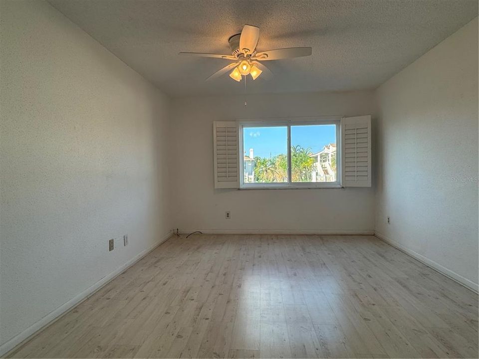 For Sale: $239,000 (2 beds, 2 baths, 840 Square Feet)