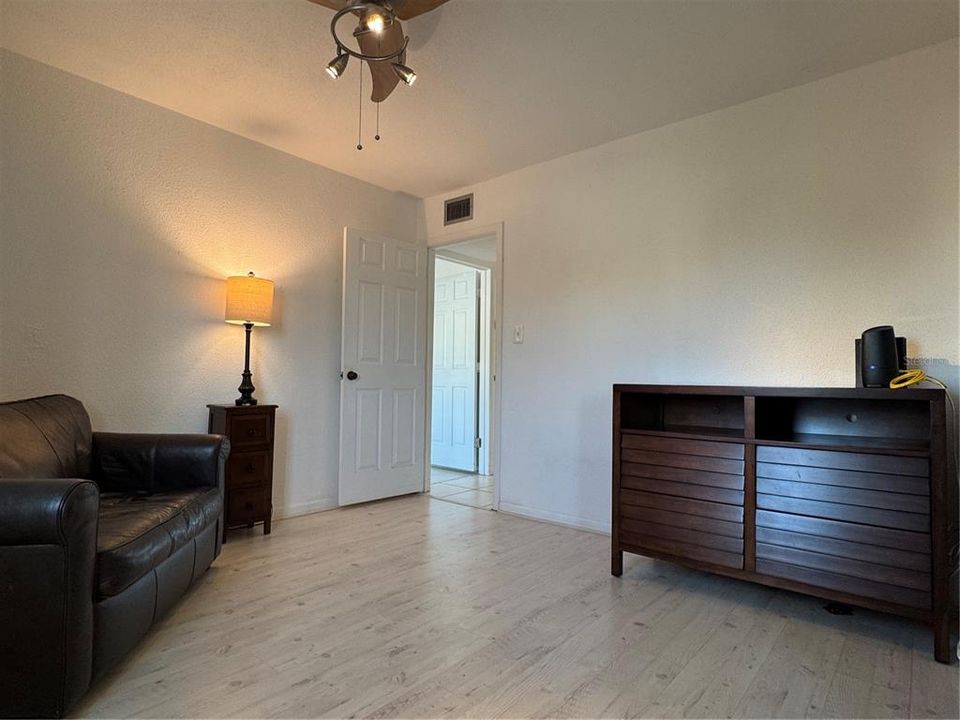 For Sale: $239,000 (2 beds, 2 baths, 840 Square Feet)