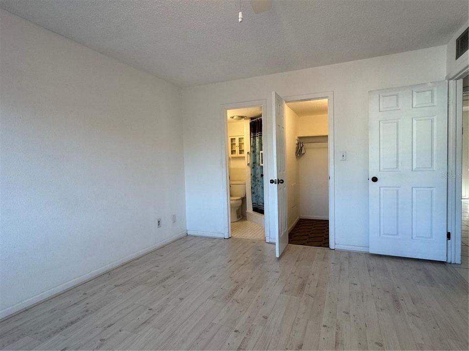 For Sale: $239,000 (2 beds, 2 baths, 840 Square Feet)