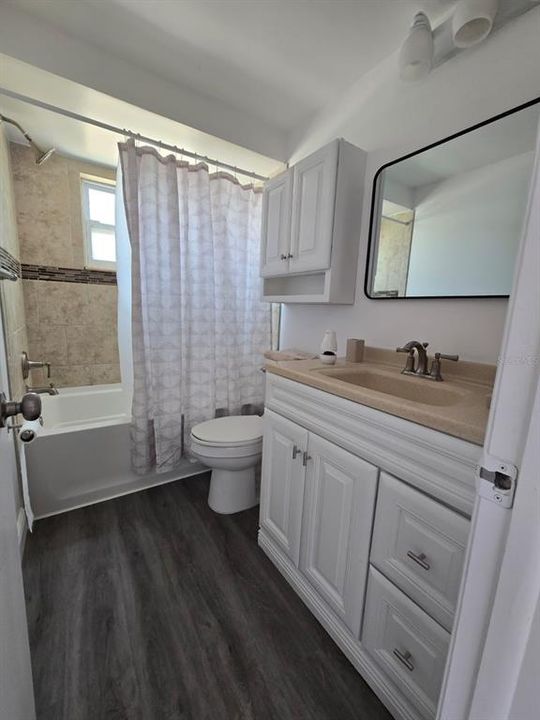 For Sale: $550,000 (6 beds, 5 baths, 2161 Square Feet)