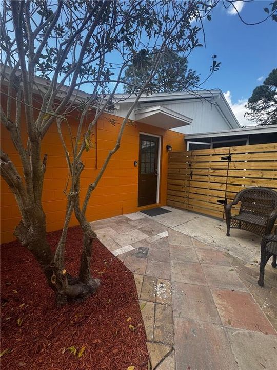 For Sale: $550,000 (6 beds, 5 baths, 2161 Square Feet)