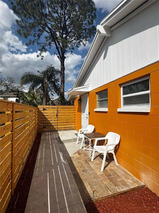 For Sale: $550,000 (6 beds, 5 baths, 2161 Square Feet)