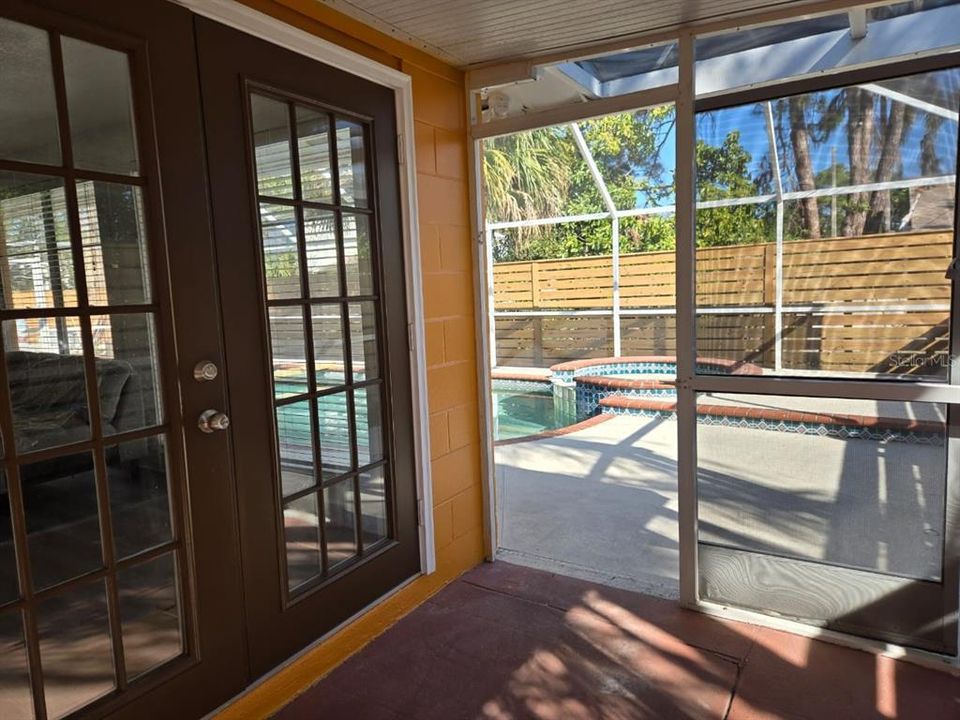 For Sale: $550,000 (6 beds, 5 baths, 2161 Square Feet)