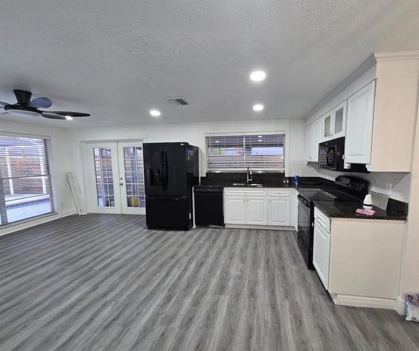 For Sale: $550,000 (6 beds, 5 baths, 2161 Square Feet)