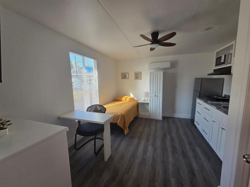 For Sale: $550,000 (6 beds, 5 baths, 2161 Square Feet)