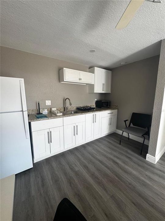 For Sale: $550,000 (6 beds, 5 baths, 2161 Square Feet)