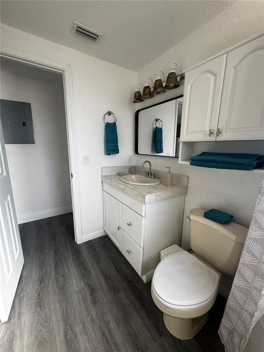 For Sale: $550,000 (6 beds, 5 baths, 2161 Square Feet)