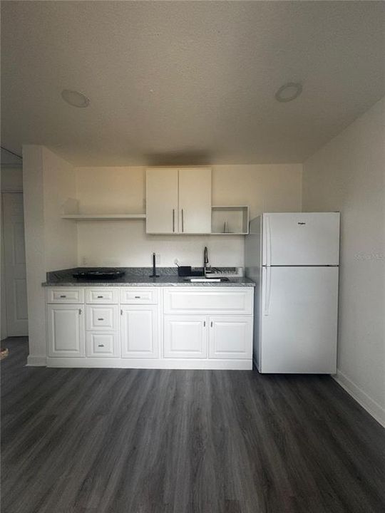 For Sale: $550,000 (6 beds, 5 baths, 2161 Square Feet)