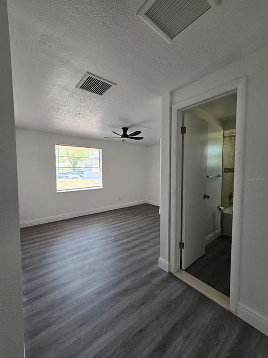 For Sale: $550,000 (6 beds, 5 baths, 2161 Square Feet)