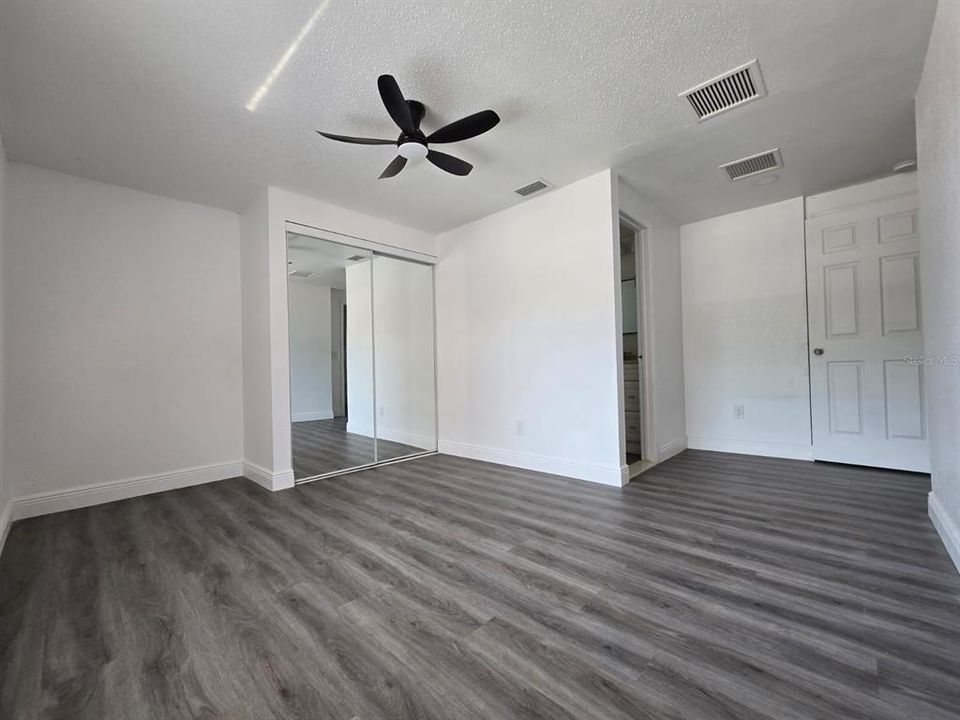 For Sale: $550,000 (6 beds, 5 baths, 2161 Square Feet)