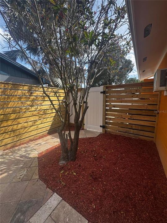 For Sale: $550,000 (6 beds, 5 baths, 2161 Square Feet)