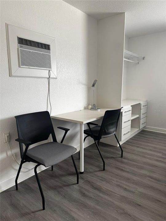 For Sale: $550,000 (6 beds, 5 baths, 2161 Square Feet)