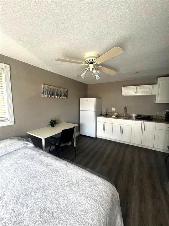 For Sale: $550,000 (6 beds, 5 baths, 2161 Square Feet)