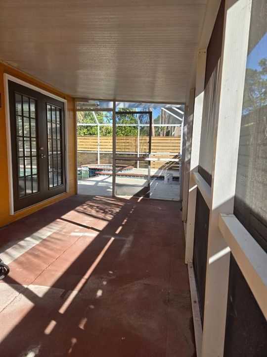 For Sale: $550,000 (6 beds, 5 baths, 2161 Square Feet)