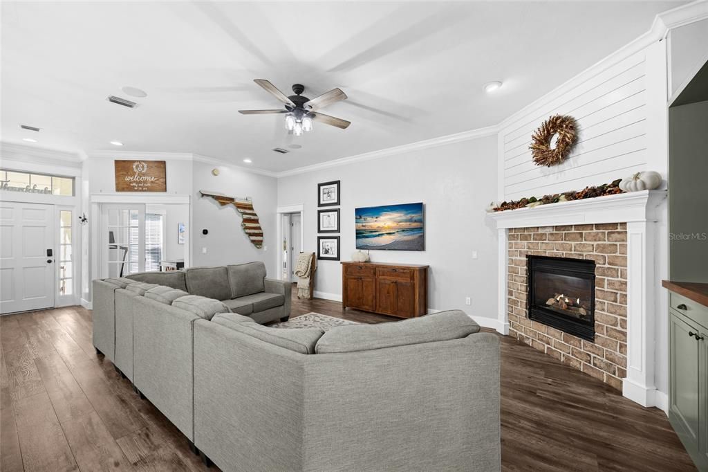 待售: $445,000 (4 贝兹, 2 浴室, 1901 平方英尺)