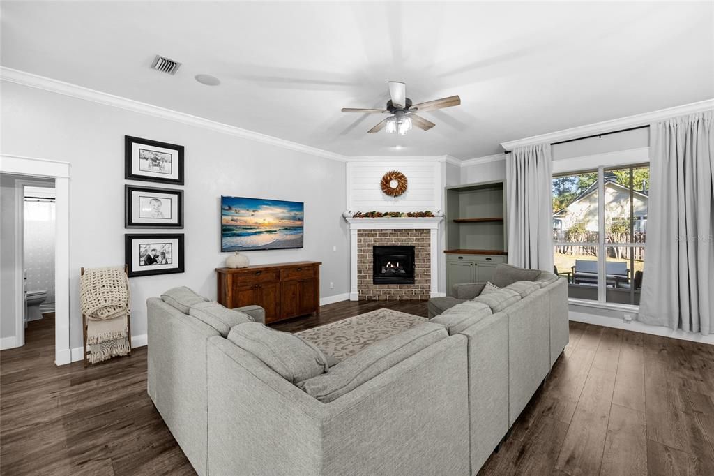 待售: $445,000 (4 贝兹, 2 浴室, 1901 平方英尺)