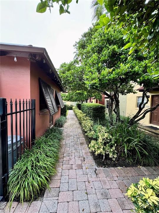 For Rent: $1,600 (1 beds, 1 baths, 550 Square Feet)