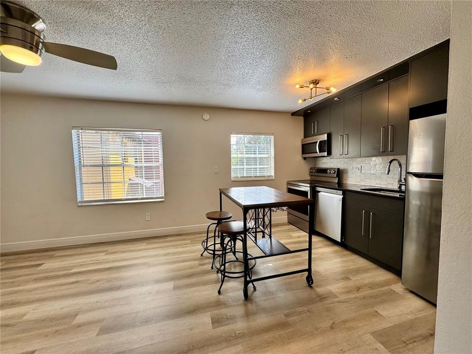 For Rent: $1,600 (1 beds, 1 baths, 550 Square Feet)