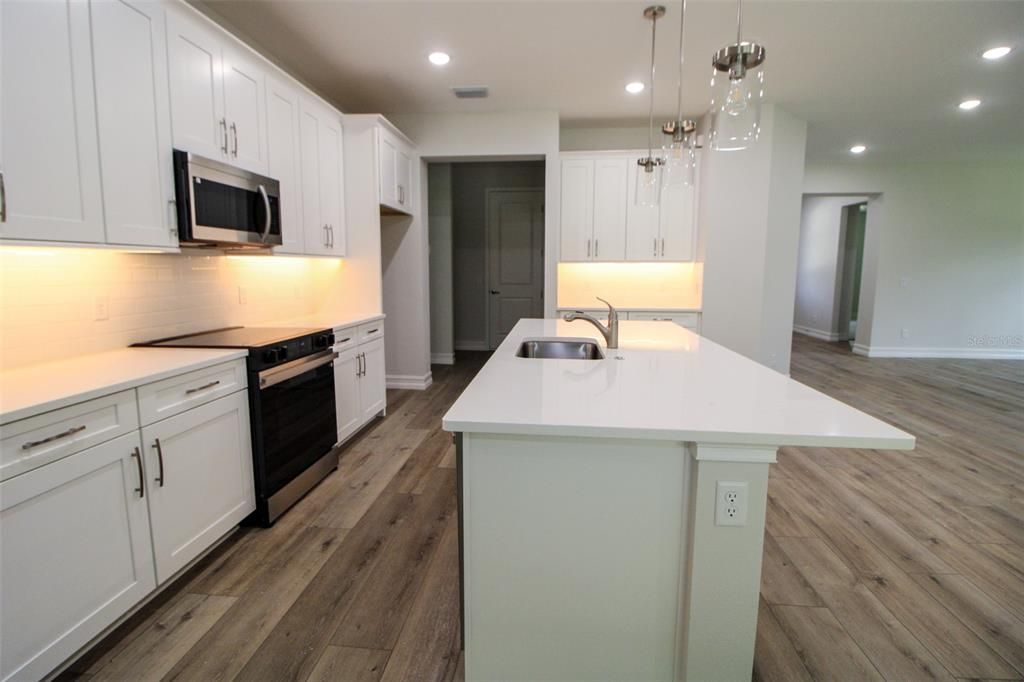 Active With Contract: $470,000 (4 beds, 3 baths, 2412 Square Feet)