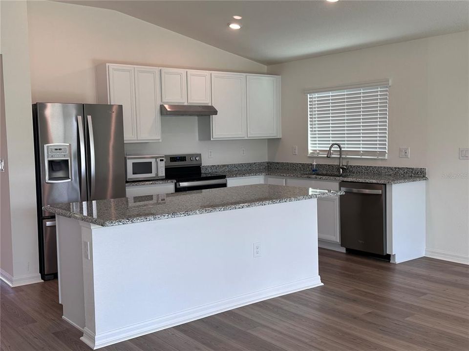 В аренду: $1,900 (3 спален, 2 ванн, 1579 Квадратных фут)