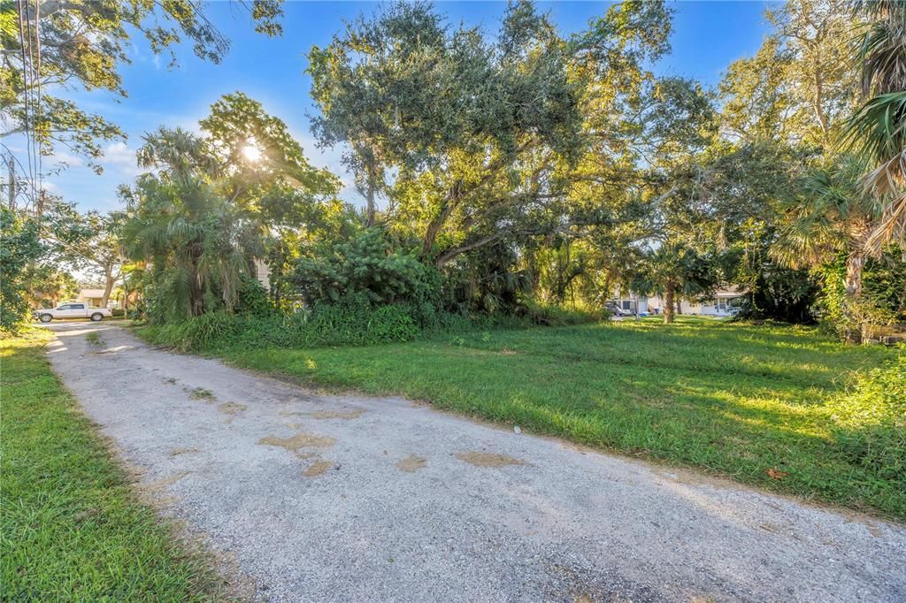 合同活跃: $100,000 (0.12 acres)