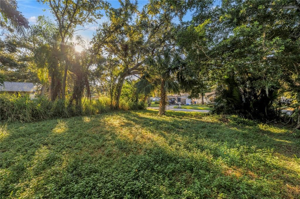 合同活跃: $100,000 (0.12 acres)