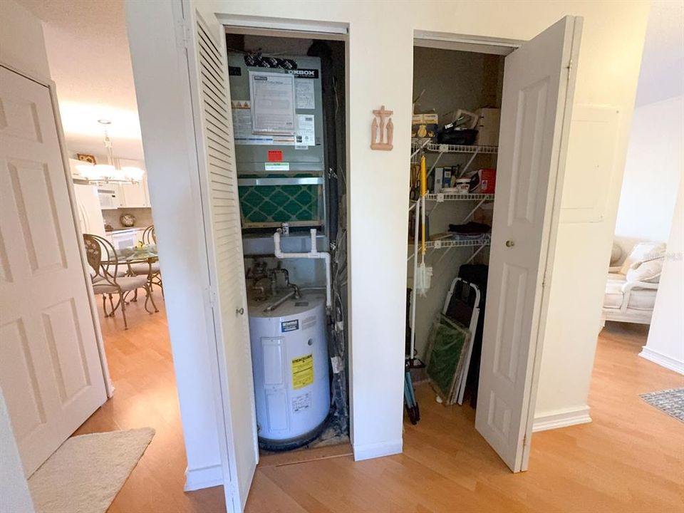 For Sale: $209,999 (2 beds, 2 baths, 1075 Square Feet)