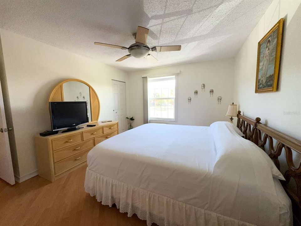 For Sale: $209,999 (2 beds, 2 baths, 1075 Square Feet)