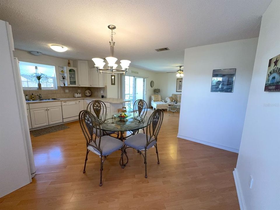 For Sale: $209,999 (2 beds, 2 baths, 1075 Square Feet)