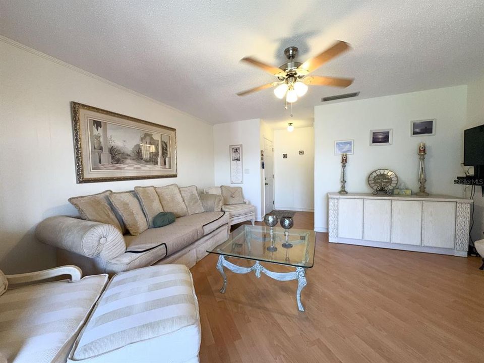 For Sale: $209,999 (2 beds, 2 baths, 1075 Square Feet)