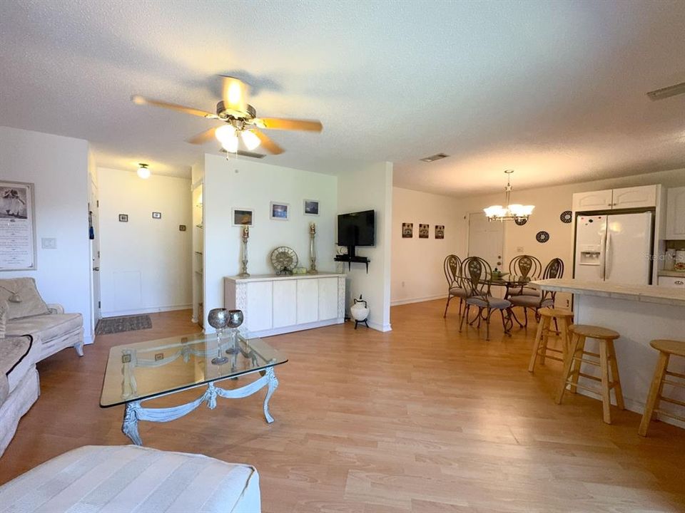 For Sale: $209,999 (2 beds, 2 baths, 1075 Square Feet)
