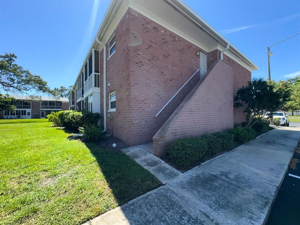 For Sale: $209,999 (2 beds, 2 baths, 1075 Square Feet)