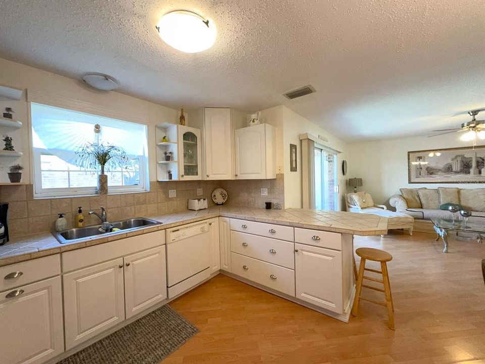 For Sale: $209,999 (2 beds, 2 baths, 1075 Square Feet)