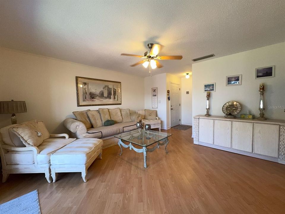 For Sale: $209,999 (2 beds, 2 baths, 1075 Square Feet)