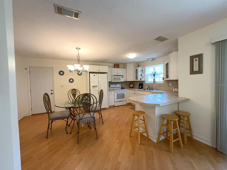 For Sale: $209,999 (2 beds, 2 baths, 1075 Square Feet)