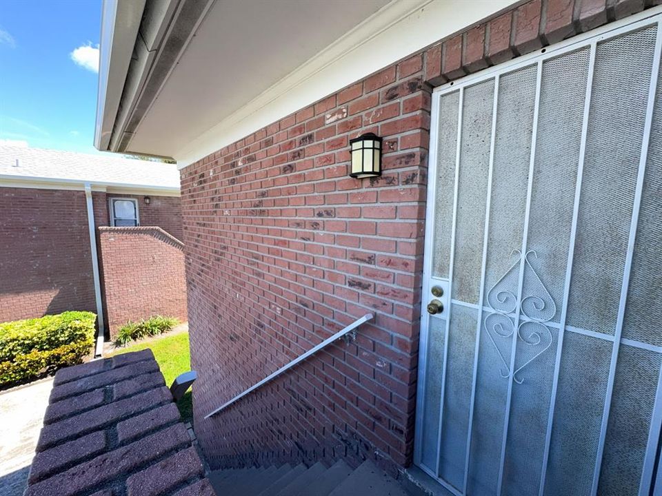 For Sale: $209,999 (2 beds, 2 baths, 1075 Square Feet)