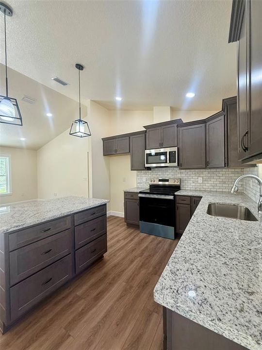 待售: $259,900 (3 贝兹, 2 浴室, 1201 平方英尺)