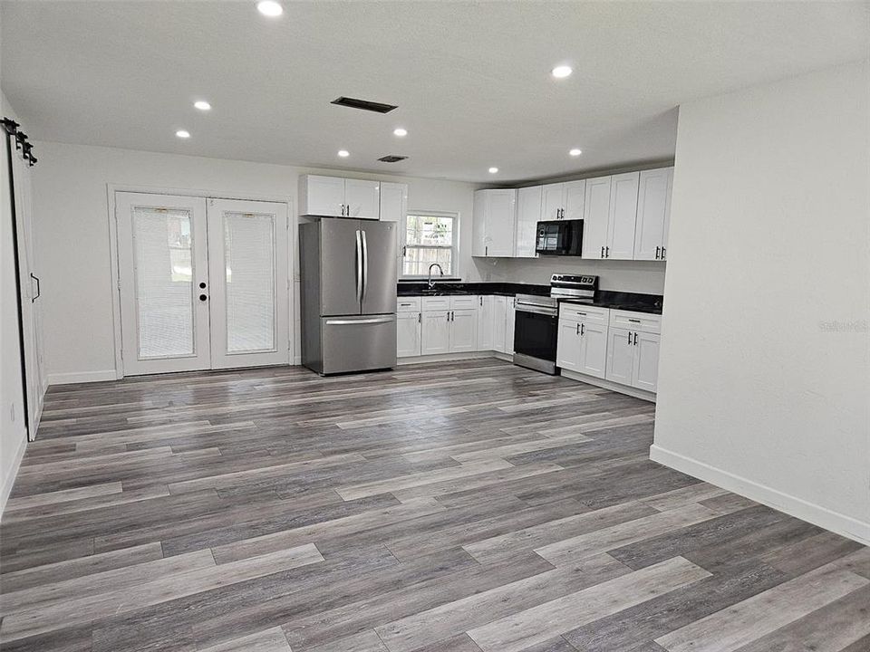 Active With Contract: $215,000 (4 beds, 2 baths, 1216 Square Feet)