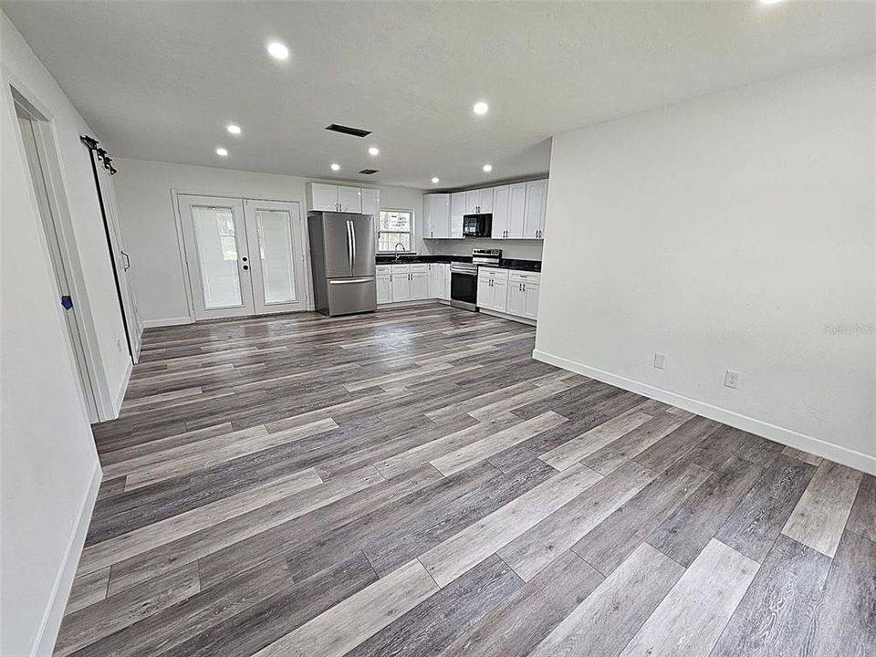 Active With Contract: $215,000 (4 beds, 2 baths, 1216 Square Feet)