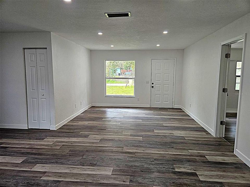 Active With Contract: $215,000 (4 beds, 2 baths, 1216 Square Feet)