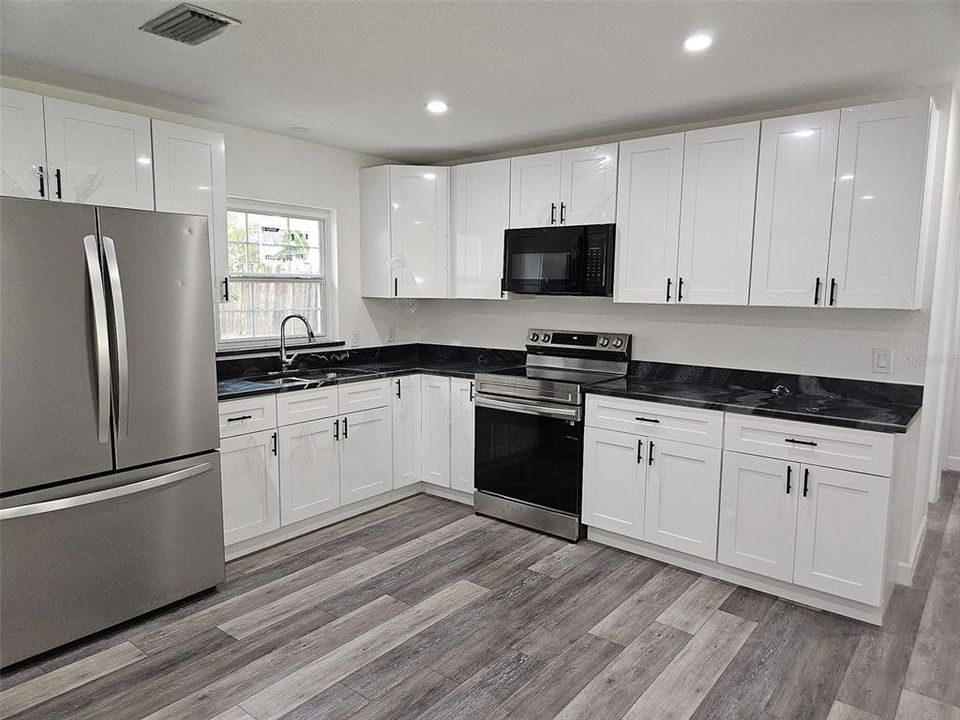 Active With Contract: $215,000 (4 beds, 2 baths, 1216 Square Feet)